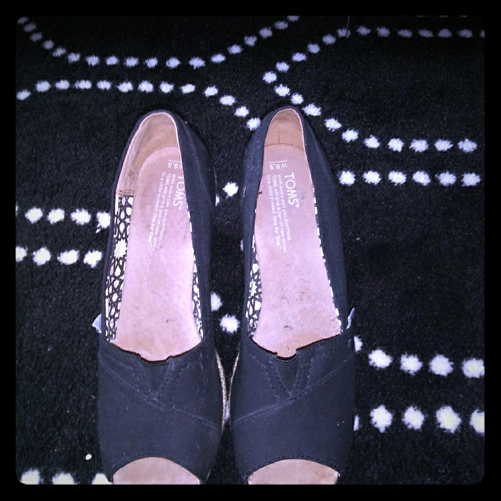 TOMS black espedrille wedges 9.5